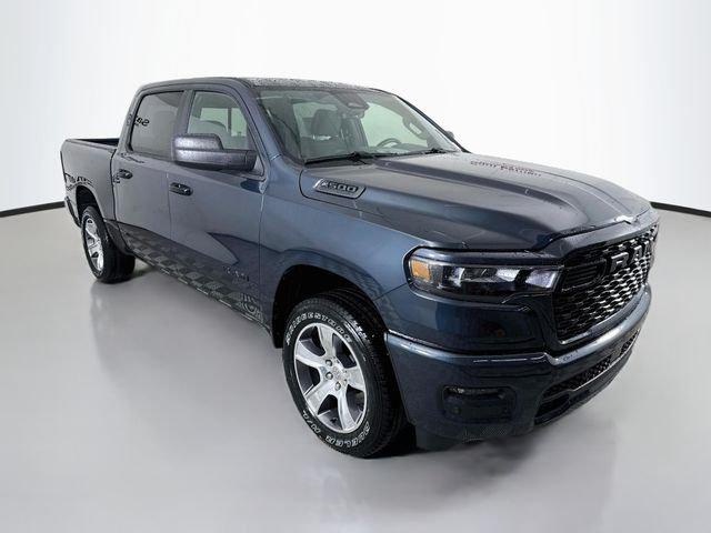 2026 RAM 1500 RAM 1500 EXPRESS CREW CAB 4X4 57 BOX