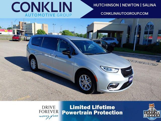 2024 Chrysler Pacifica Touring L for sale in Hutchinson, KS