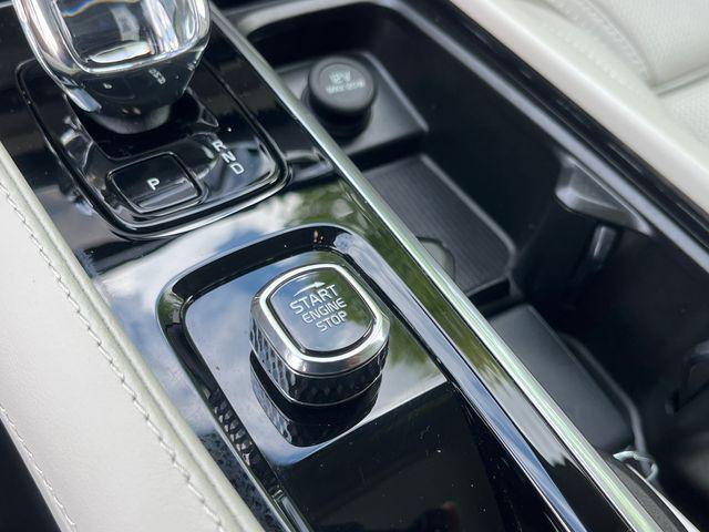 2024 Volvo XC90 Recharge T8 Ultimate 6-Seater