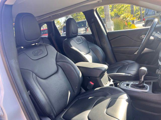 2017 Jeep Cherokee Overland FWD