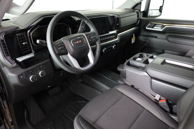 2026 GMC Sierra 2500HD Crew Cab, Standard Bed, SLE, 4WD