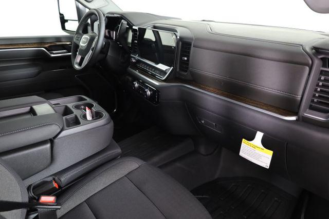 2026 GMC Sierra 2500HD Crew Cab, Standard Bed, SLE, 4WD