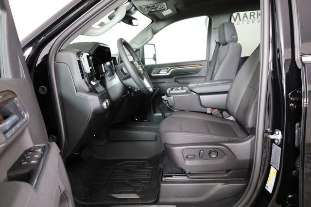 2026 GMC Sierra 2500HD Crew Cab, Standard Bed, SLE, 4WD