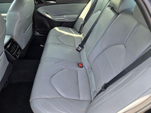 2019 Toyota Avalon Hybrid Limited