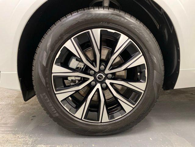 2025 Volvo XC60 B5 Core