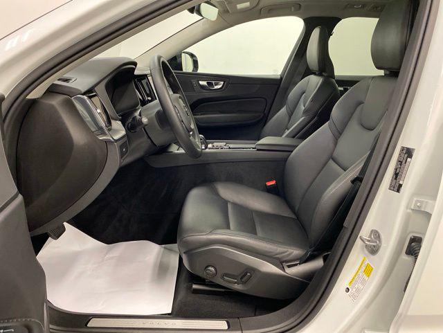 2025 Volvo XC60 B5 Core