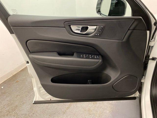 2025 Volvo XC60 B5 Core