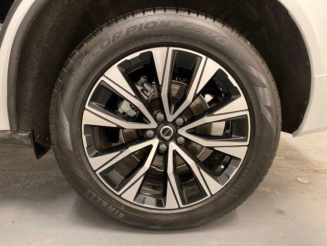 2025 Volvo XC60 B5 Core