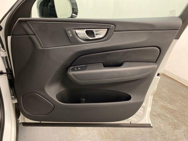 2025 Volvo XC60 B5 Core