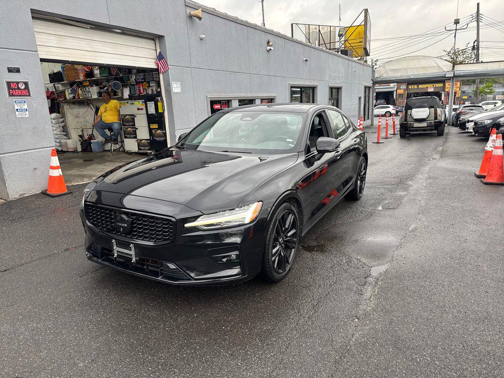 Onyx Black Metallic 2024 Volvo S60 B5 Plus Black Edition FWD Sedan Front-Wheel Drive Automatic