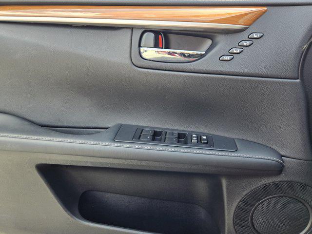 2014 Lexus ES 300h Base