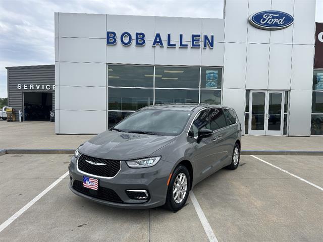 2025 Chrysler Pacifica Select for sale in Pleasanton, KS