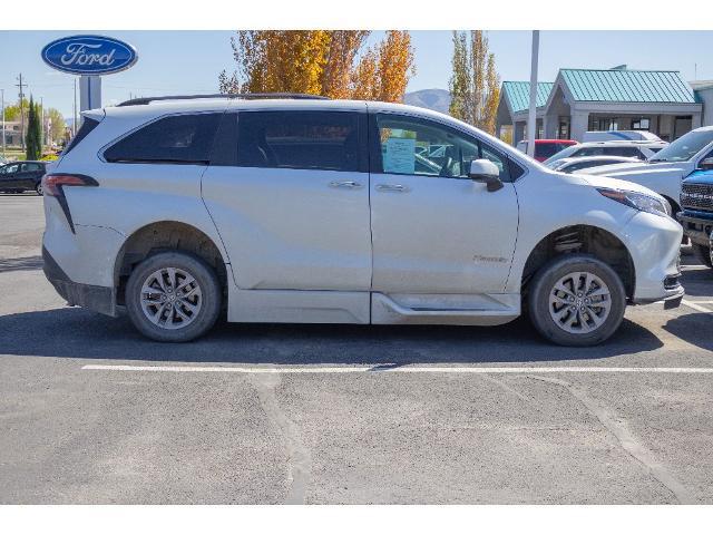 2022 Toyota Sienna XLE