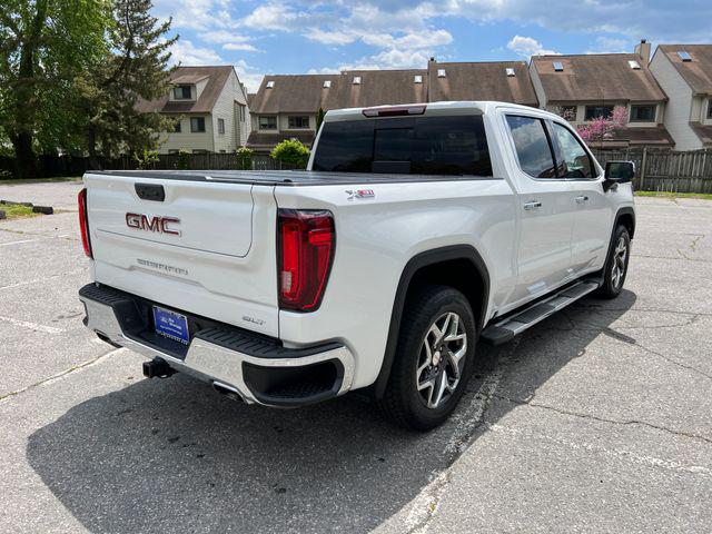 2022 GMC Sierra 1500 4WD Crew Cab Short Box SLT