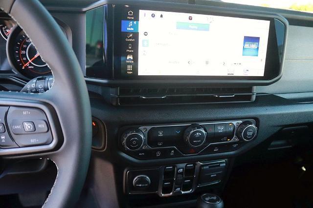 2025 Jeep Wrangler 4-Door Summit 4x4
