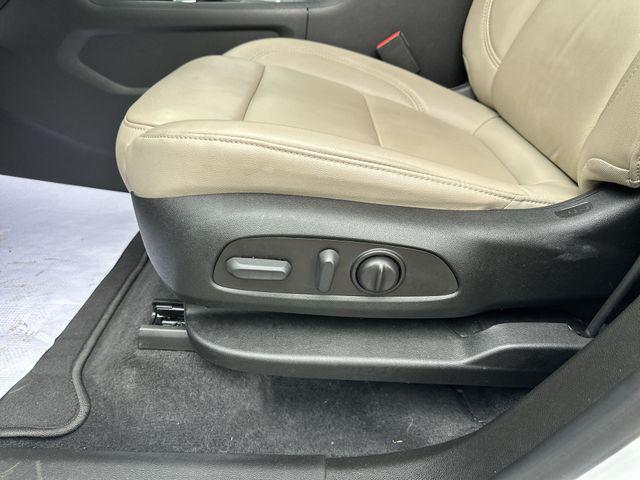2023 Chevrolet Traverse AWD LT Leather