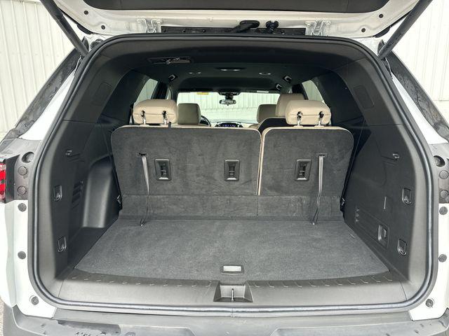 2023 Chevrolet Traverse AWD LT Leather