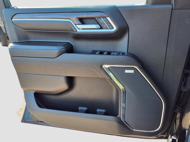 2022 Chevrolet Silverado 1500 4WD Crew Cab Short Bed LTZ