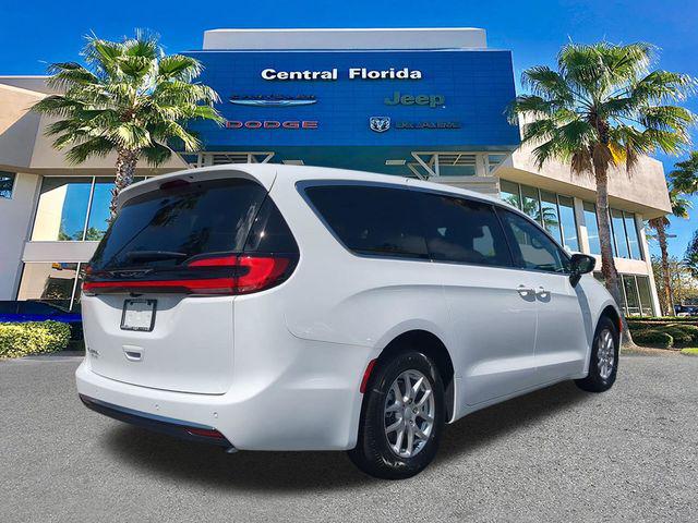 2027 Chrysler Pacifica Select