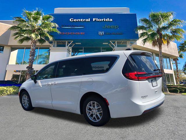 2027 Chrysler Pacifica Select