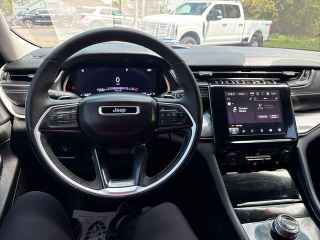 2023 Jeep Grand Cherokee L Laredo 4x4