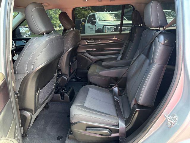 2023 Jeep Grand Cherokee L Laredo 4x4