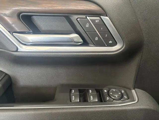 2025 GMC Sierra 1500 4WD Crew Cab Short Box SLT