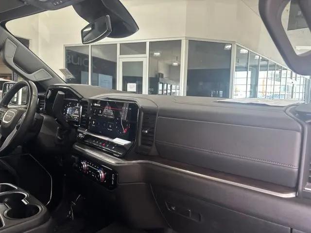 2025 GMC Sierra 1500 4WD Crew Cab Short Box SLT