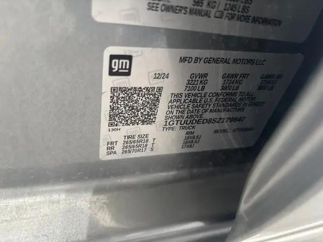 2025 GMC Sierra 1500 4WD Crew Cab Short Box SLT