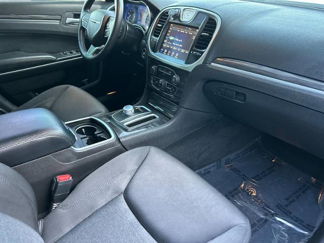 2022 Chrysler 300 Touring