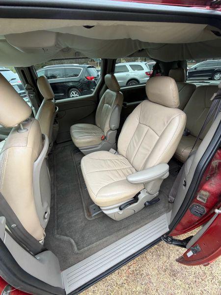 2004 Chrysler Town & Country LX