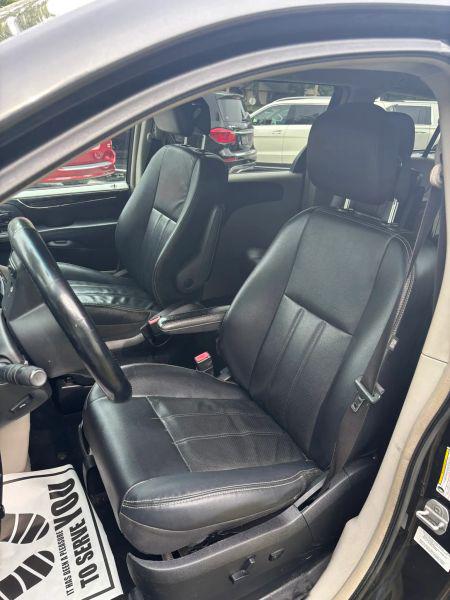 2012 Chrysler Town & Country Touring