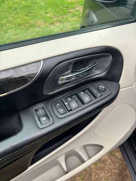2012 Chrysler Town & Country Touring