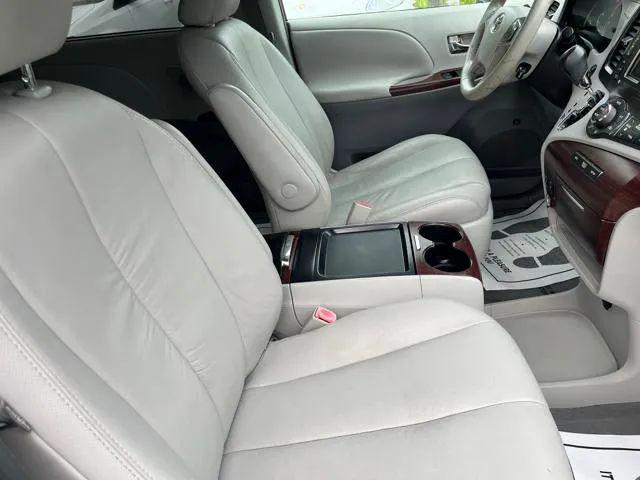 2011 Toyota Sienna XLE