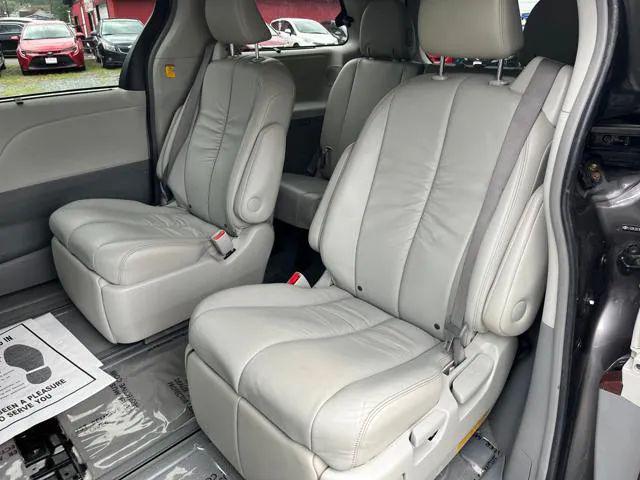 2011 Toyota Sienna XLE