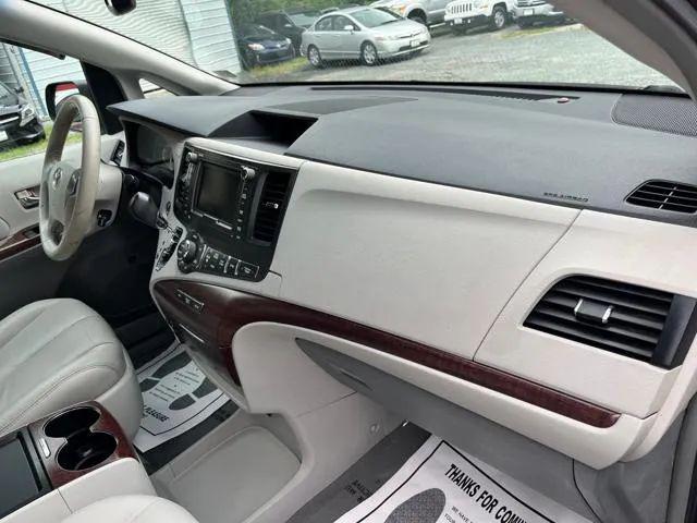 2011 Toyota Sienna XLE
