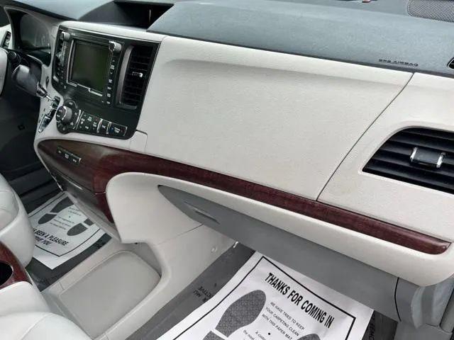 2011 Toyota Sienna XLE