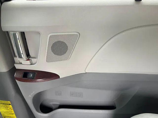 2011 Toyota Sienna XLE