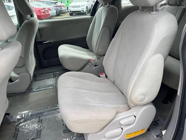 2013 Toyota Sienna L V6 7 Passenger