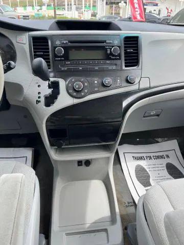 2013 Toyota Sienna L V6 7 Passenger