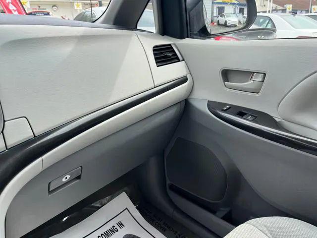 2013 Toyota Sienna L V6 7 Passenger