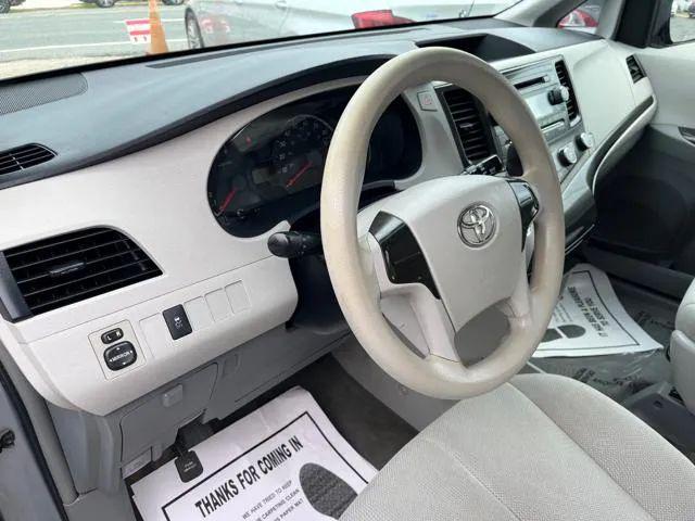 2013 Toyota Sienna L V6 7 Passenger