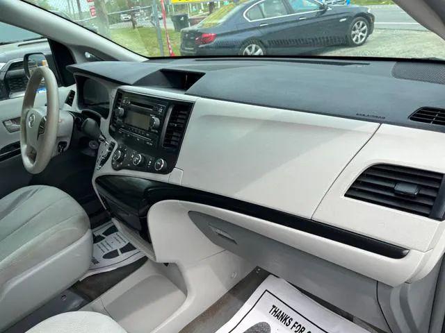 2013 Toyota Sienna L V6 7 Passenger