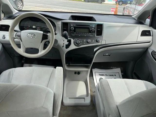 2013 Toyota Sienna L V6 7 Passenger