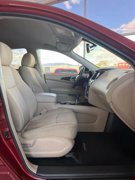 2018 Nissan Pathfinder SV