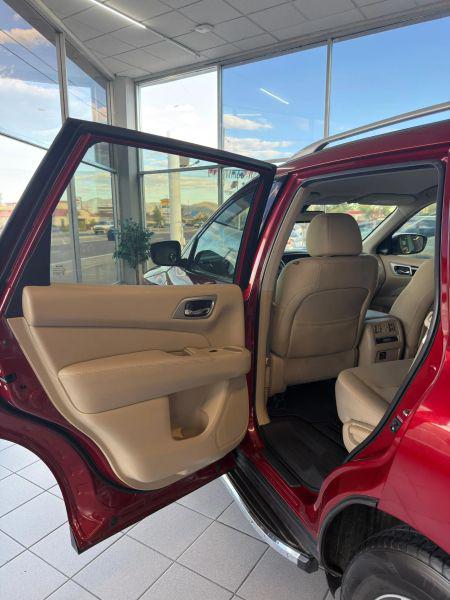 2018 Nissan Pathfinder SV