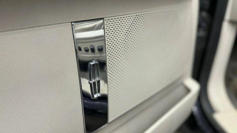 2008 Lincoln Navigator Base