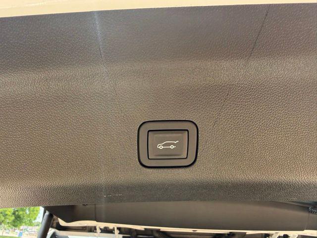 2025 GMC Yukon 4WD Denali