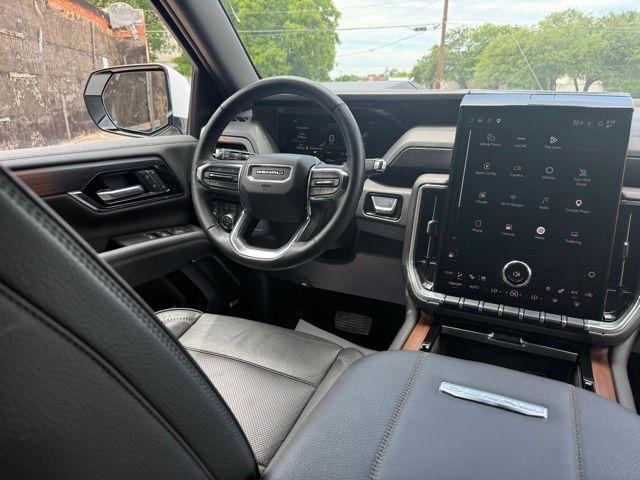 2025 GMC Yukon 4WD Denali