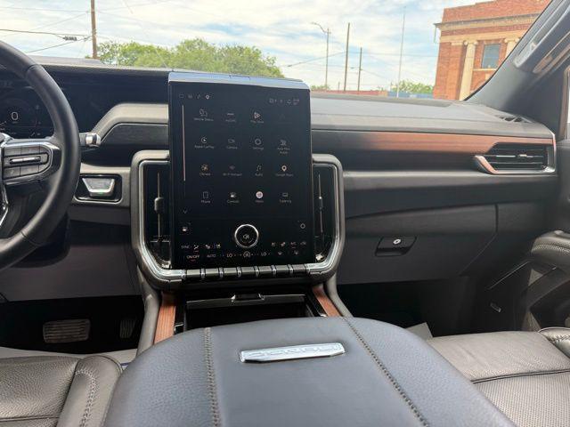 2025 GMC Yukon 4WD Denali